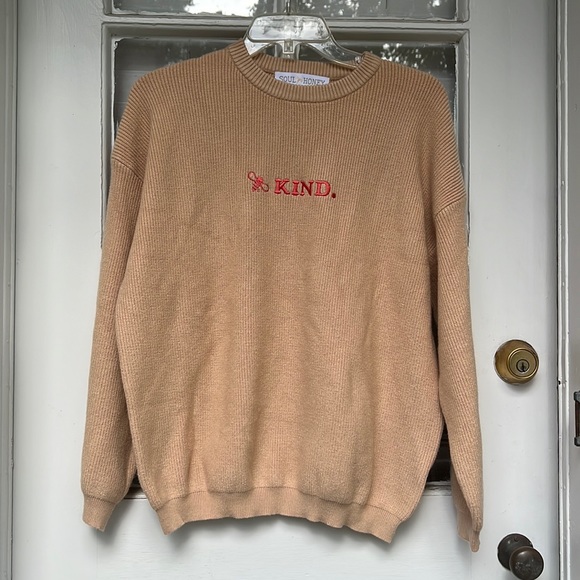 Be Kind embroidered sweater 🐝🐝 - Picture 1 of 4